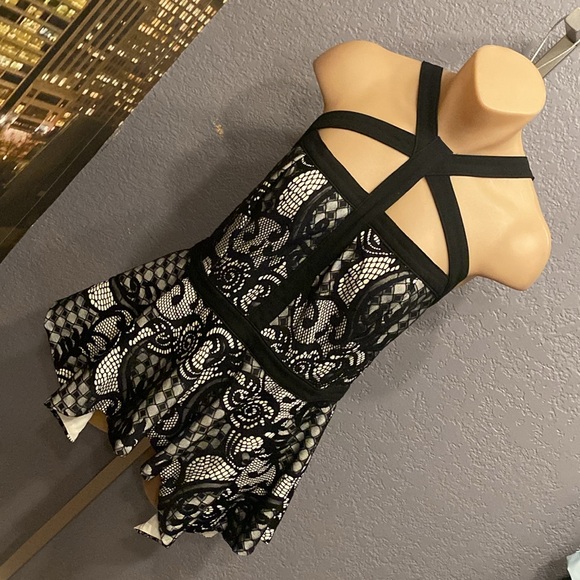 BEBE - NWT - tank: zip b/w lace halter bandaid handkerchief w peplum, lining - L - Picture 16 of 16